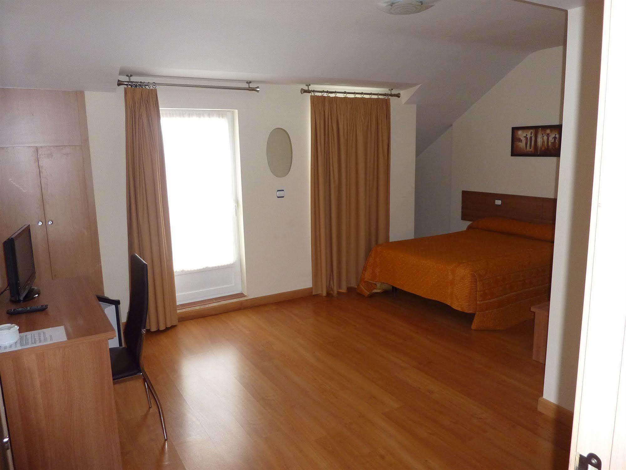 Hostal La Morada La Cistérniga المظهر الخارجي الصورة