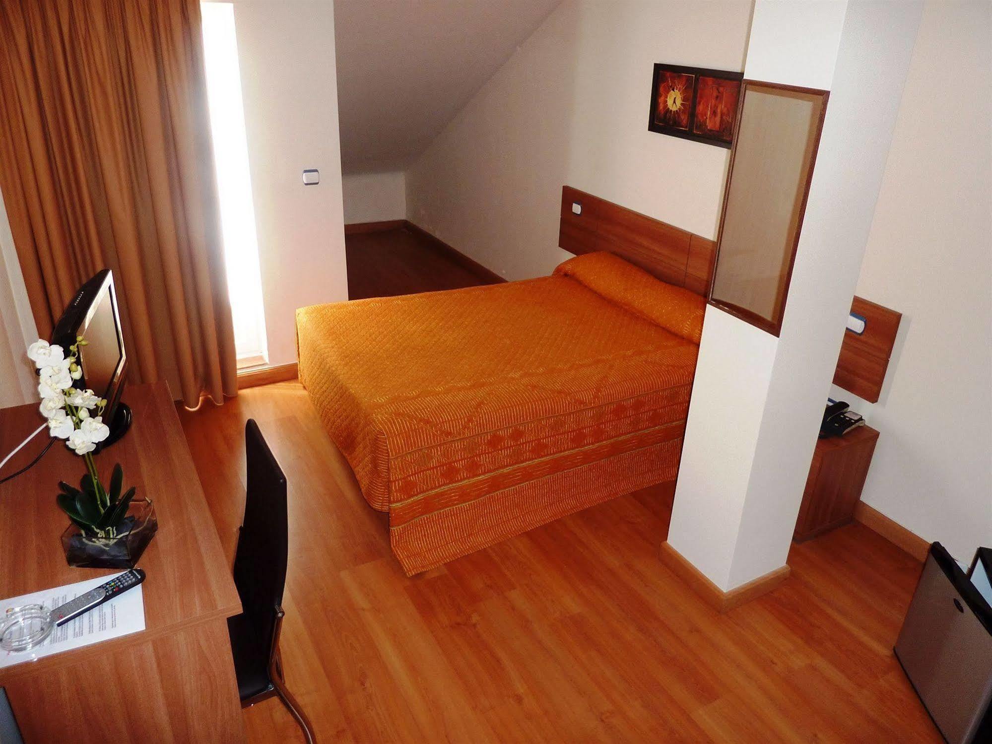 Hostal La Morada La Cistérniga المظهر الخارجي الصورة