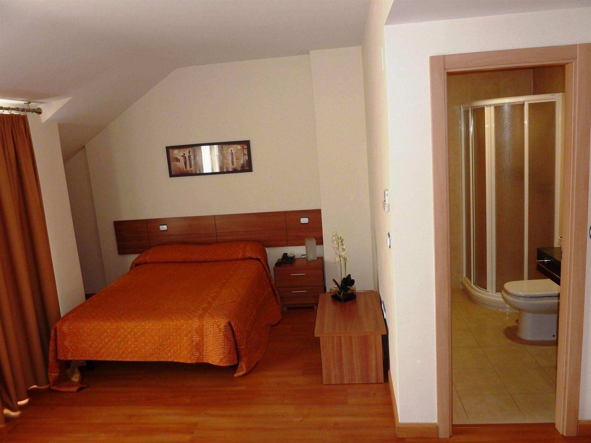 Hostal La Morada La Cistérniga المظهر الخارجي الصورة